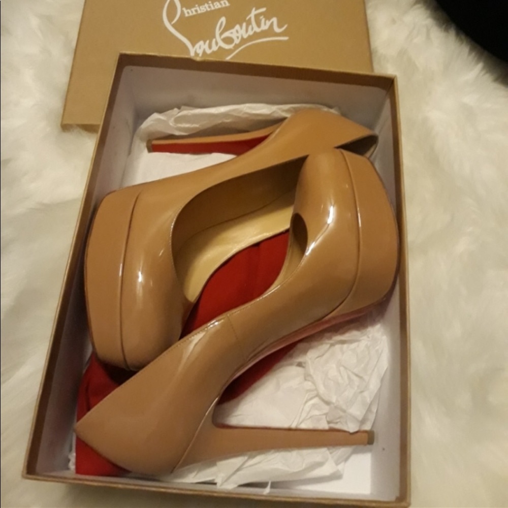 Christian Louboutin - Picture 2 of 5